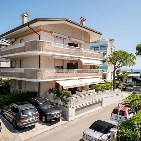 - Ammiraglia Apartman Lignano Sabbiadoro